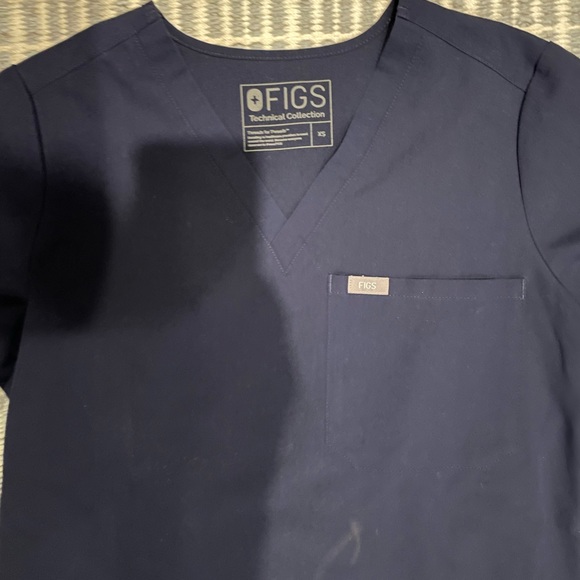 FIGS scrub top and matching bottoms, navy, size XS and XXS - Picture 5 of 13